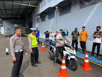 Satlantas Purbalingga Bekali Karyawan Pabrik Tips Berkendara Aman