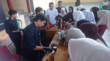 Siswa SMAN 1 Sigaluh Banjarnegara Belajar Ketrampilan Barista