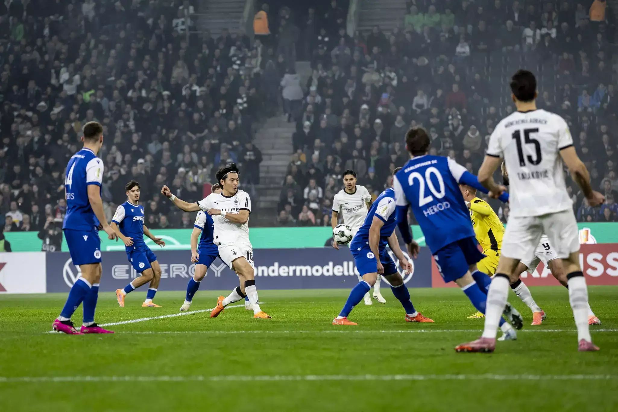 Kevin Diks Antar Monchengladbach ke 16 Besar DFB Pokal