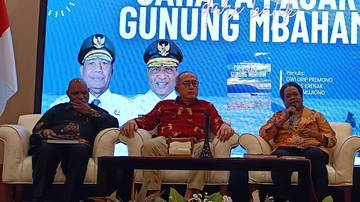 Buku 'Cahaya Fajar dari Balik Gunung Mbaham', Membangun Papua dengan Hati