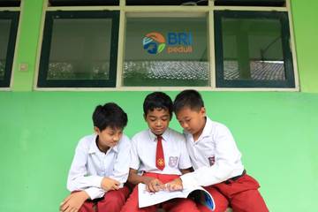 Peringati Hardiknas, BRI Dukung Peningkatan Kualitas Pendidikan Indonesia Melalui BRI Peduli Ini Sekolahku