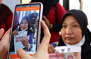 Mereka Menunggu Bantuan, Kita Menunggu Kesadaran
