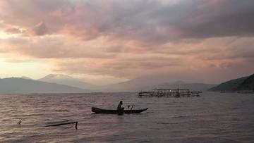 Mangirai di Tapian: Perempuan, Nelayan, dan Danau Singkarak