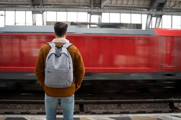 Simak Tips Berpergian Menggunakan KRL Jelang Libur Nataru