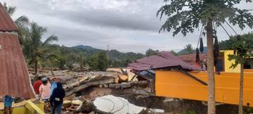 Menjaga Empati di antara Bencana dan Berita