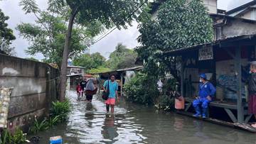 Pompa Air Percepat Surutnya Banjir di Rawa Terate