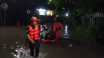 Sabtu Dini Hari, 85 RT-15 Jalan Masih Tergenang