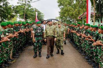 Menhan Sjafrie Tinjau Yonif TP877/Biinmaffo di NTT