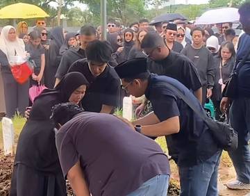 Lula Lahfah Dimakamkan di TPU Rawa Terate 