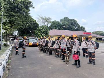 Den K9 SAR Polri Perkuat Pencarian Korban Longsor-Pasirlangu