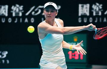 Hentikan Langkah Swiatek, Rybakina Melesat ke Semifinal Australian Open