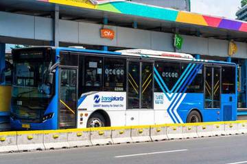 Akibat Banjir, 28 Rute Transjakarta Dialihkan