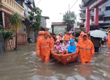 Debit Ciliwung Naik, Permukiman Cawang–Bidara Cina Terendam