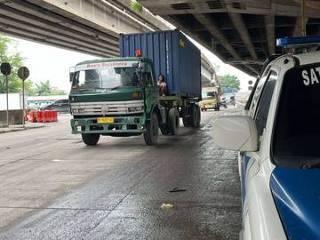 Kemacetan Panjang Akibat Kecelakaan Truk di Cakung-Cilincing