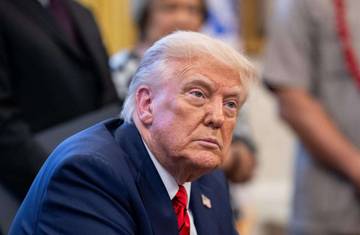 Trump Dorong Negosiasi dengan Iran dan Tahan Opsi Militer