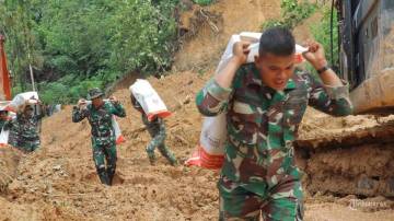 TNI Kerahkan Personel Pulihkan Jalan Terputus di Taput