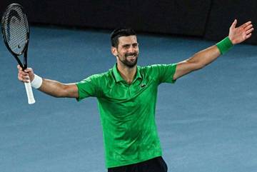 Taklukkan Sinner, Djokovic Tantang Alcaraz di Final