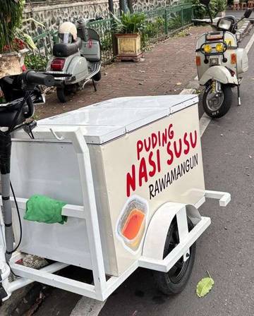 Manisnya Puding Nasi Susu Rawamangun