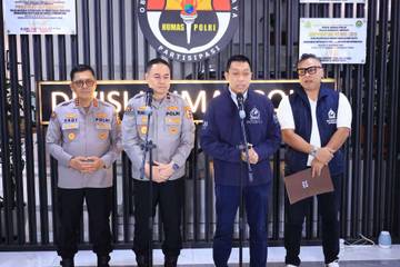 Interpol Terbitkan 'Red Notice' Riza Chalid jadi Buronan Internasional