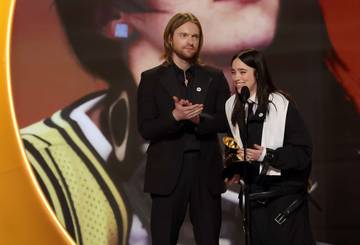 Billie Eilish Raih Grammy 2026 Lewat Lagu 'Wildflower' 