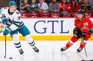 Blackhawks Tundukkan Sharks 6-3 di Laga NHL