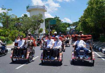 Presiden Prabowo Subianto Bagikan 200 Becak Listrik di Lamongan