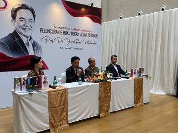 Yusril Luncurkan Delapan Buku Jejak Pengabdian Tujuh Dekade