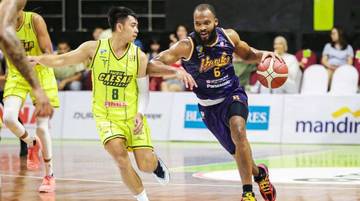 Comeback Dramatis Antar Hawks Menang