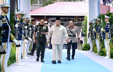 Presiden Tekankan TNI dan Polri Harus Dekat dan Dicintai Rakyat
