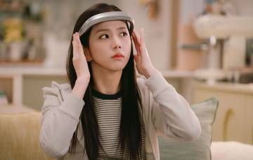 'Boyfriend on Demand' Kisah Romansa dengan Virtual Reality