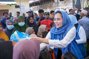 Kemenperin Salurkan 1.800 Paket Sembako Korban Bencana Aceh