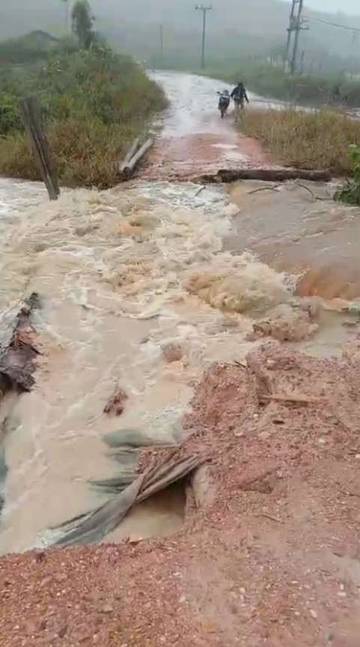 Jembatan Putus Akses Warga Terganggu 