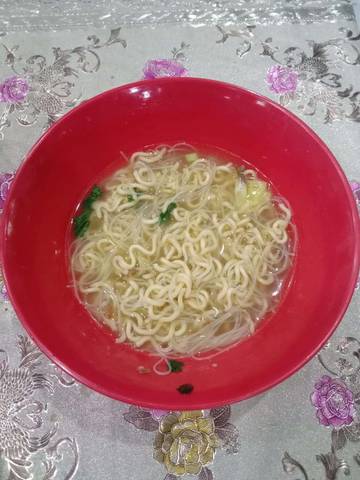 Berbahayakah Makan Mi Instan Malam Hari?
