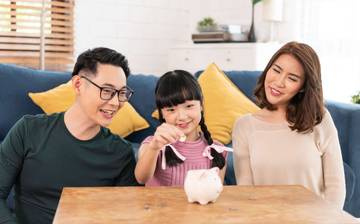 Tips Mengajarkan Anak Menabung Sejak Usia Dini 