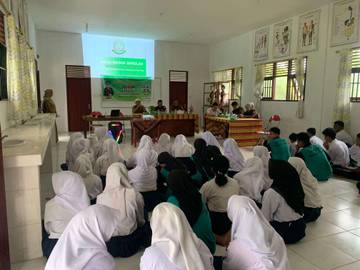 Sosialisasi Anti Cyberbullying dan Hoax di SMPN 2 BungTim