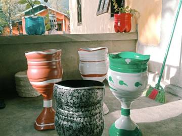 Mengubah Limbah Sampah Menjadi Karya Seni yang Menawan