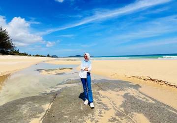 Pesona Indah Pantai Sisi di Ujung Negeri