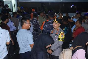 Kapolres Anambas dan Forkopimda Tinjau  Arus Balik di Pelabuhan Tarempa 