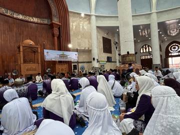 Sekda Natuna Pimpin Pelepasan Jemaah Haji Tahun 2025