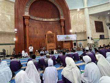 Pelepasan 57 Calon Haji Natuna Diiringi Doa Haru