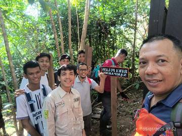  Aksi Peduli Lingkungan di Gunung Ranai