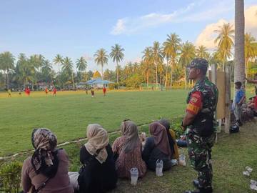Pertandingan Sepakbola Persahabatan Dua Karang Taruna di Gelar di Pulau Laut 