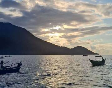 Keseruan Memancing  di Laut Natuna