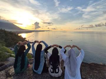 Serunya Menikmati Sunset Dari Pantai Natuna