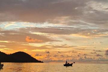 Menantikan Senja Di Ujung Negeri Pulau Tiga