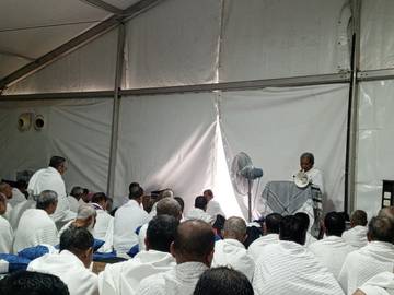 JCH Natuna Khusyuk Ikuti Khutbah Wukuf di Arafah