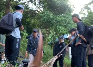 Asyiknya Berkemping di Puncak Gunung Ranai