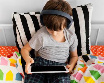 Dampak Bermain Gadget pada Emosi Anak Usia Dini 