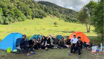 Camping Seru di Bukit Teletubbies-nya Natuna