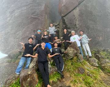 Menyaksikan Panorama Alam Dari Puncak Gunung Ranai